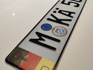 Plaque Blason Allemand M KÄ xxxx avec sceau de la Bavière et le support de plaque